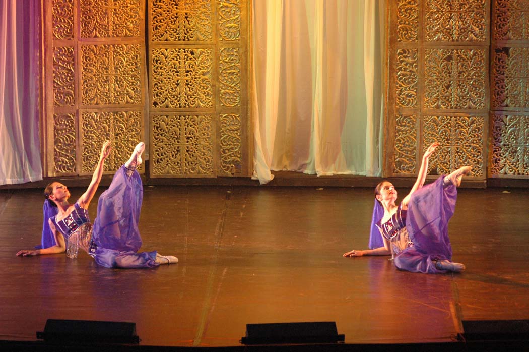 shows reflections of dance